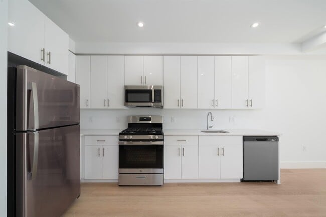 3309 Liberty Ave, Unit 4 in North Bergen, NJ - Building Photo - Building Photo