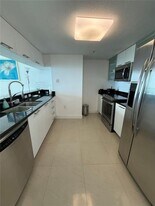 1800 N Bayshore Dr, Unit 2107 in Miami, FL - Building Photo