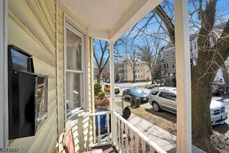 30 Linden Ave in East Orange, NJ - Foto de edificio - Building Photo