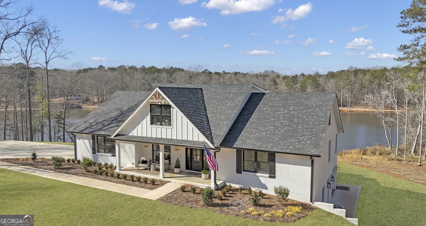 459 Lester road in Fayetteville, GA - Building Photo