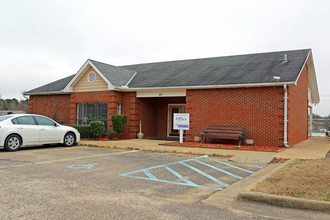 Lake Wood Estates in Montgomery, AL - Foto de edificio - Building Photo