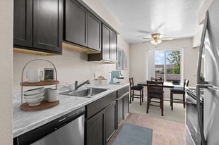 Cambridge Square in Southfield, MI - Building Photo