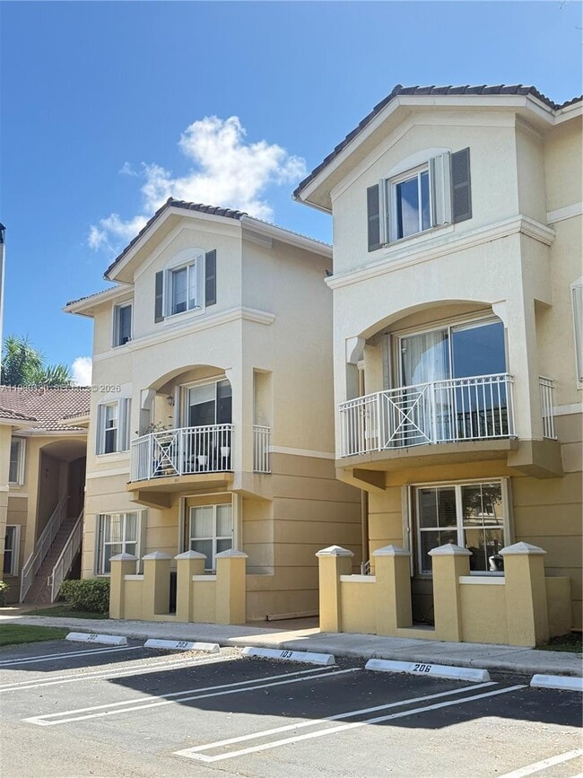 8838 W Flagler St in Miami, FL - Foto de edificio - Building Photo