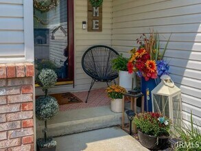 541 E Cardinal Glen Dr in Bloomington, IN - Foto de edificio - Building Photo