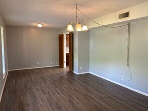 301 Starbright Dr in Austin, TX - Building Photo - Building Photo