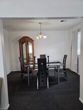 213 E 9th Ave, Unit 3 bedroom apartment in Roselle, NJ - Foto de edificio - Building Photo