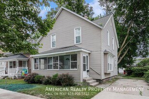 206 Valley Ave NW in Grand Rapids, MI - Building Photo