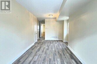 23 Ormerod Ln in Richmond Hill, ON - Building Photo - Building Photo