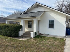 638 Gilcrease St in Van Alstyne, TX - Building Photo
