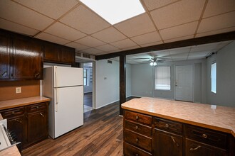 104 E Shoemaker St in Decatur, TX - Building Photo - Building Photo