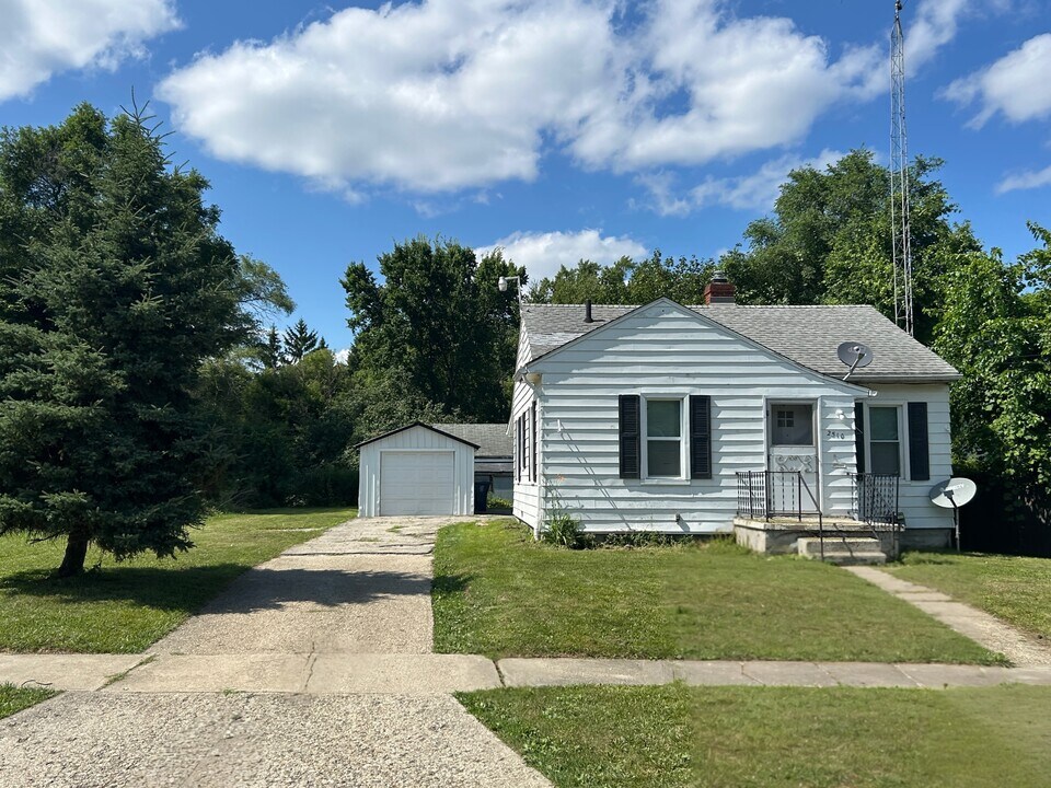 2510 Gibson St in Flint, MI - Building Photo