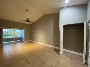2803 N Oakland Forest Dr in Oakland Park, FL - Building Photo - Building Photo