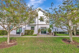 4509 E Aqua Bella Ln in Davie, FL - Building Photo - Building Photo