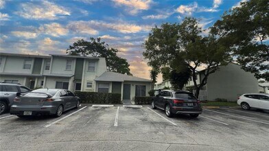 873 Crystal Lake Dr in Pompano Beach, FL - Building Photo - Building Photo
