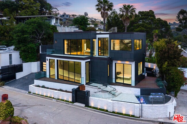 1545 Marlay Dr in Los Angeles, CA - Building Photo - Building Photo