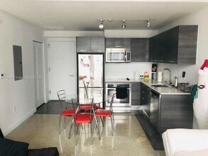 151 SE 1st St, Unit 1903 in Miami, FL - Building Photo - Building Photo
