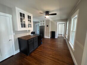 86 Charles St, Unit B in Rochester, NH - Building Photo - Building Photo