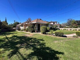 200 W Naomi Ave in Arcadia, CA - Building Photo