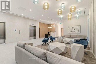 500 Plains Rd E in Burlington, ON - Building Photo - Building Photo