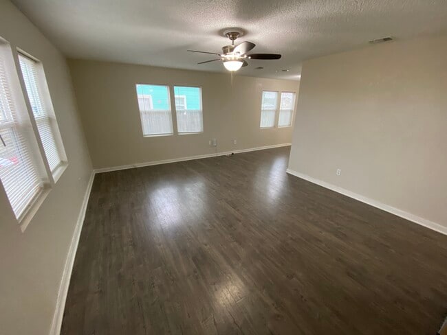 2502 Iola Ave in Lubbock, TX - Foto de edificio - Building Photo