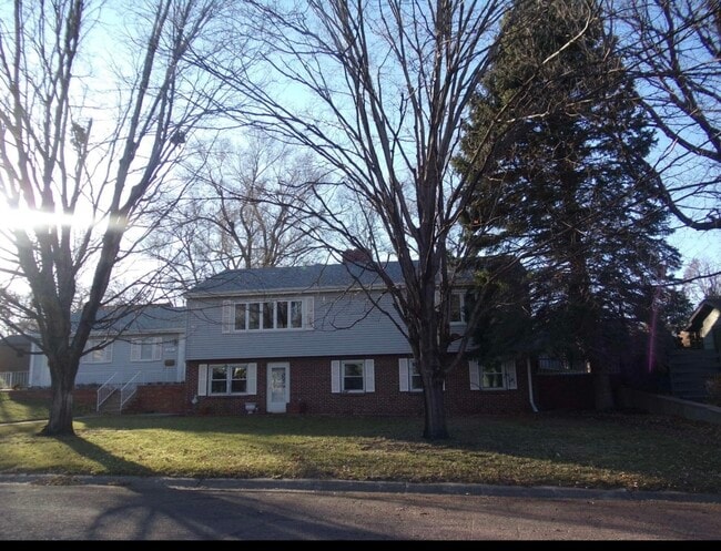 property at 417 S Iowa St