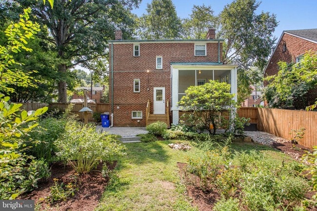 2603 Spencer Rd in Chevy Chase, MD - Foto de edificio - Building Photo