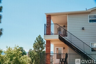 1646 S Deframe St, Unit 2 Bed 2 Bath - Mtn Views in Lakewood, CO - Foto de edificio - Building Photo