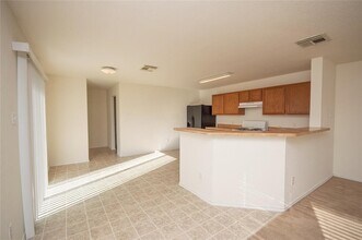 310 Falling Pine Dr in Conroe, TX - Building Photo - Building Photo