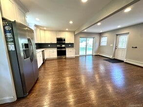 56 Deer Dr in Sound Beach, NY - Building Photo - Building Photo