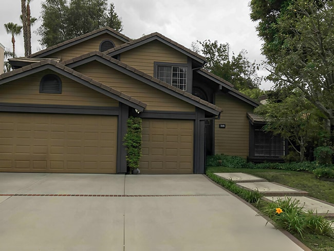 property at 5813 Serrania Ave