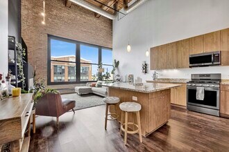 2303 S Michigan Ave in Chicago, IL - Building Photo - Building Photo