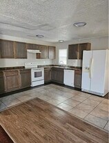 4566 Knoxville Hwy in Oliver Springs, TN - Building Photo