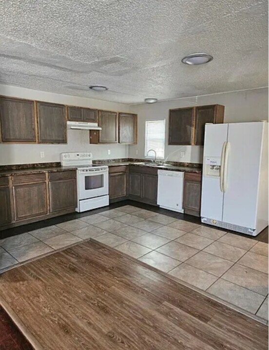 4566 Knoxville Hwy in Oliver Springs, TN - Foto de edificio