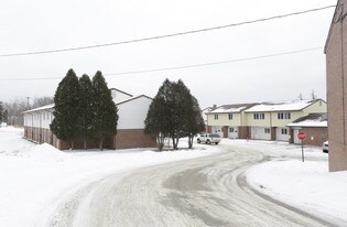 Graysherwoods Apartments in Hibbing, MN - Building Photo - Building Photo