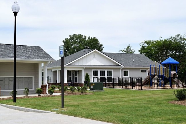 Maple Crossing in Lebanon, TN - Building Photo - Building Photo