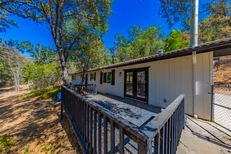35680 Forest Dr in Coarsegold, CA - Building Photo - Building Photo