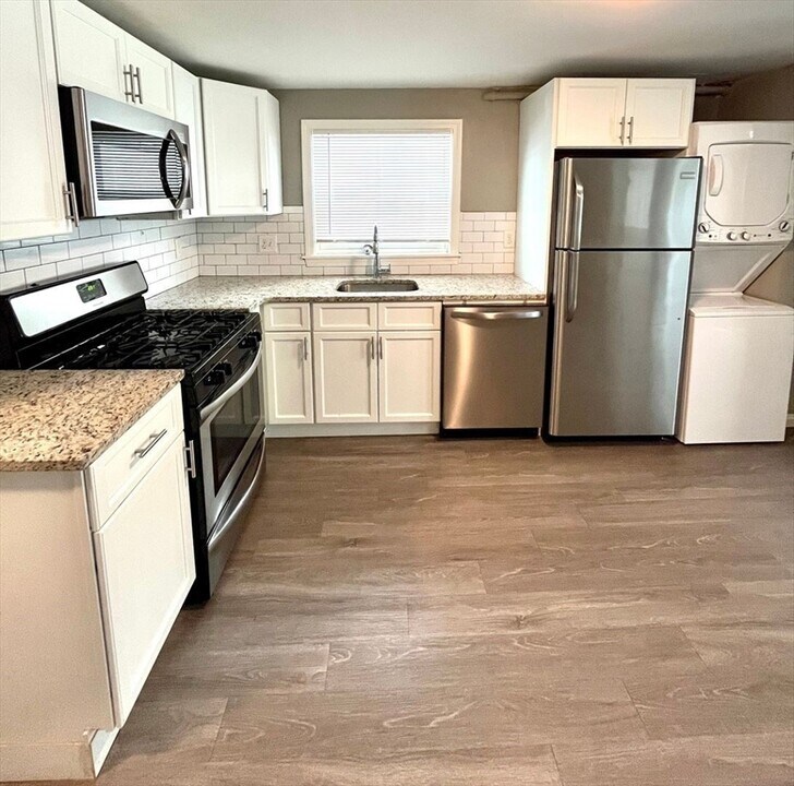 187 Maverick St in Boston, MA - Building Photo