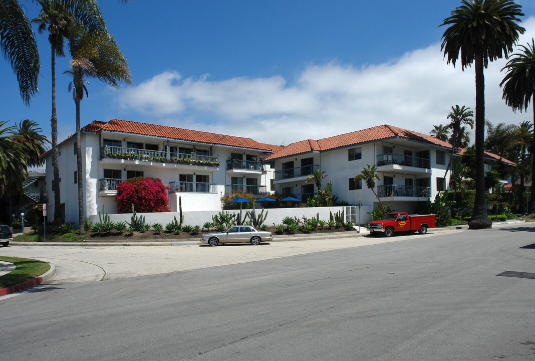 Burrton Circle in Santa Barbara, CA - Building Photo