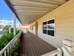 28205 El Toro Rd in Lake Elsinore, CA - Foto de edificio - Building Photo