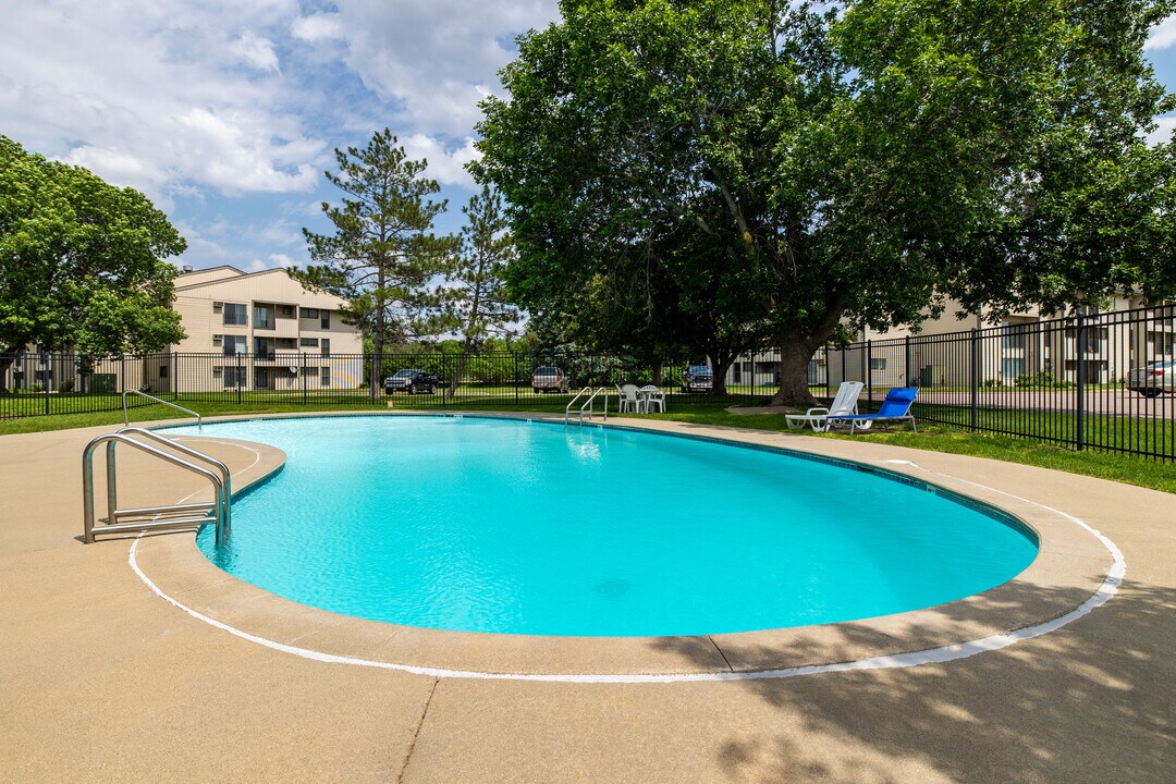 The Oaks Apartments in Sioux Falls, SD - Foto de edificio