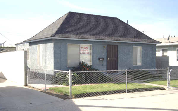 708 W D St in Wilmington, CA - Building Photo