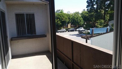 1395 Caminito Gabaldon in San Diego, CA - Foto de edificio - Building Photo