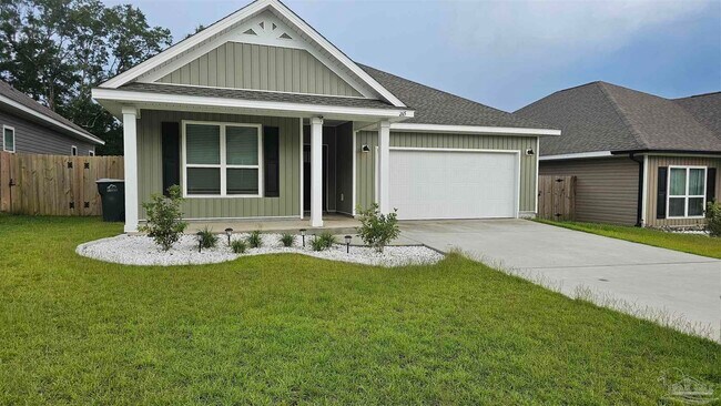 265 Camellia Dr in Gonzalez, FL - Building Photo - Building Photo