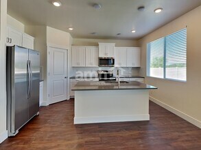 716 S Rocker Ave in Kuna, ID - Building Photo - Building Photo