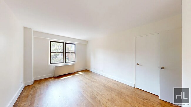 EAST 63 STREET in New York, NY - Building Photo - Building Photo