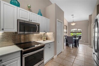 6553 Castlelawn Pl in Naples, FL - Building Photo - Building Photo
