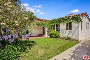 10514 Rochester Ave in Los Angeles, CA - Building Photo