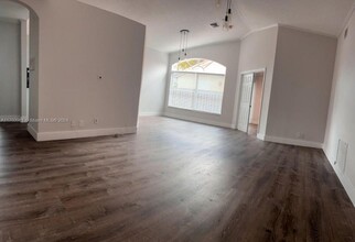 8052 SW 157th Pl in Miami, FL - Building Photo - Building Photo