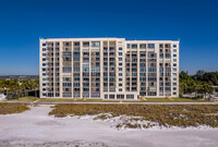 Longboat Harbor Towers in Longboat Key, FL - Building Photo - Building Photo