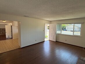 201 Alfred Dr in Pinole, CA - Building Photo - Building Photo